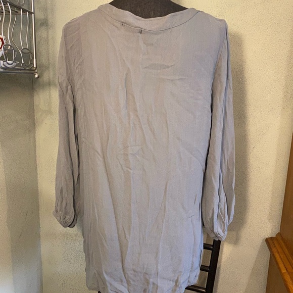 ⬇️Sofia long sleeve Vneck Top - Picture 4 of 8